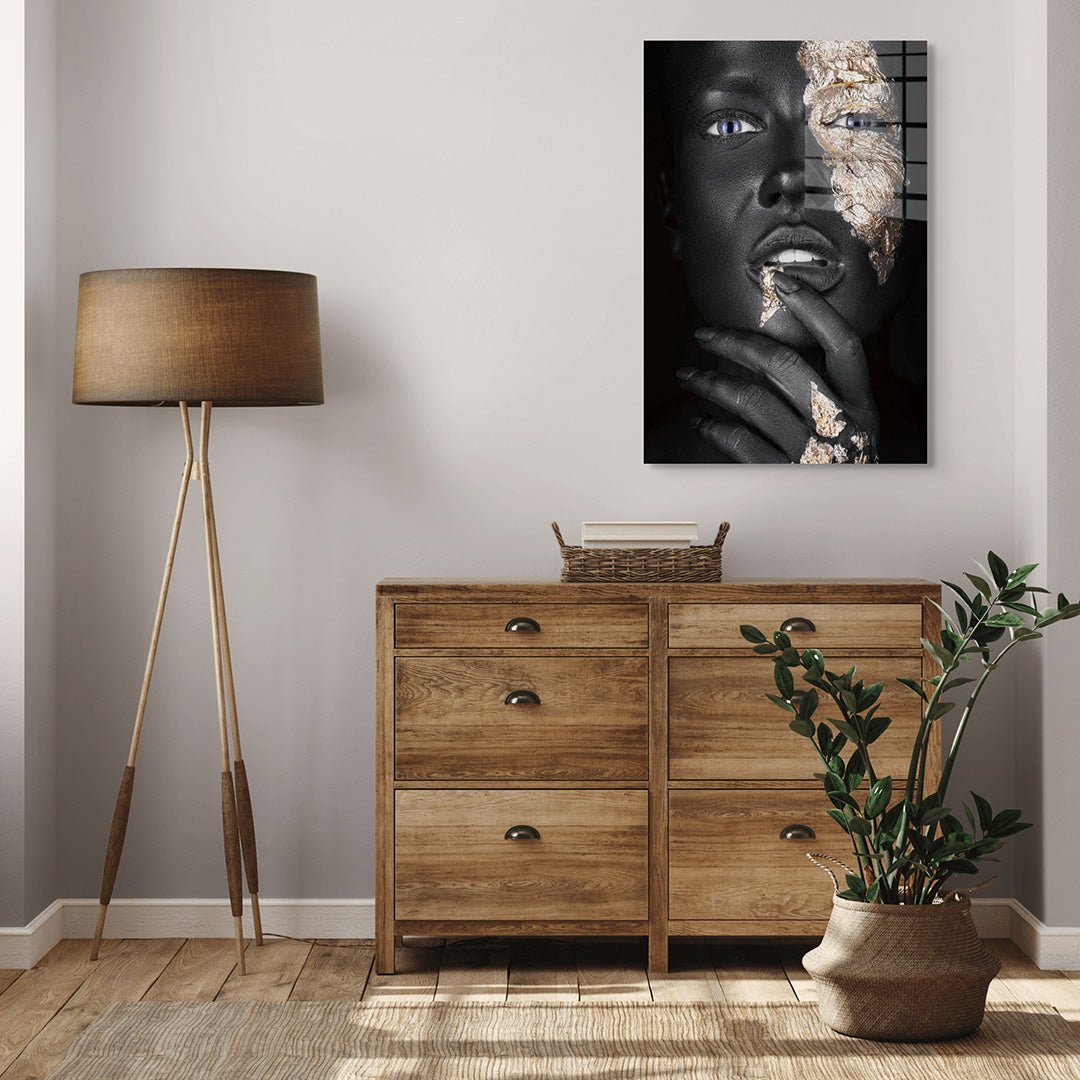 Starende vrouw glasschilderij interieur